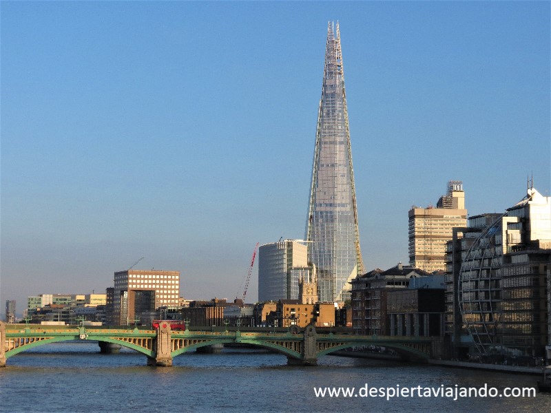 Southwark y The Needle desde el Támesis - Despierta Viajando