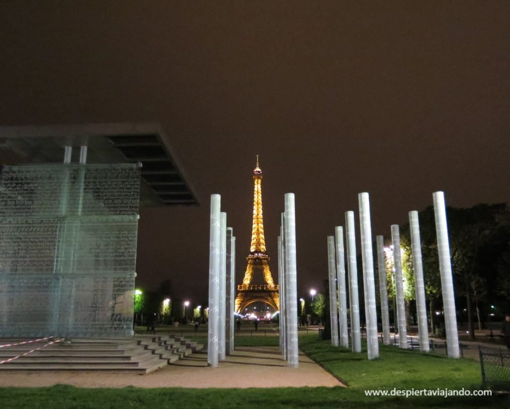 Tour Eiffel - 7 paseos por París